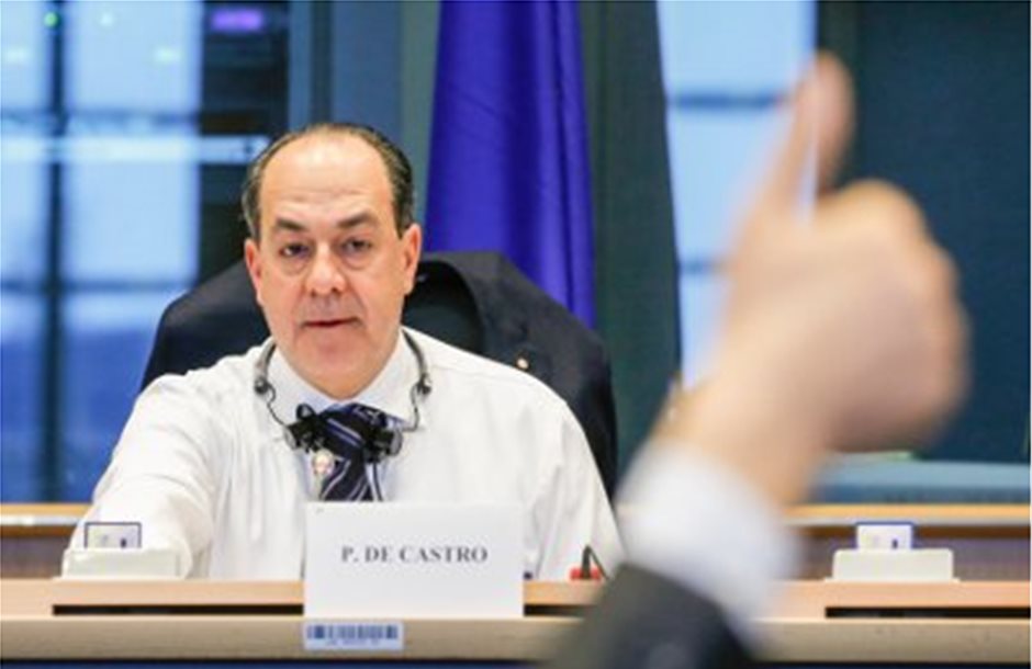 Πιέζει τον Τσιόλος η COMAGRI για μέτρα υπέρ ροδακινοπαραγωγών